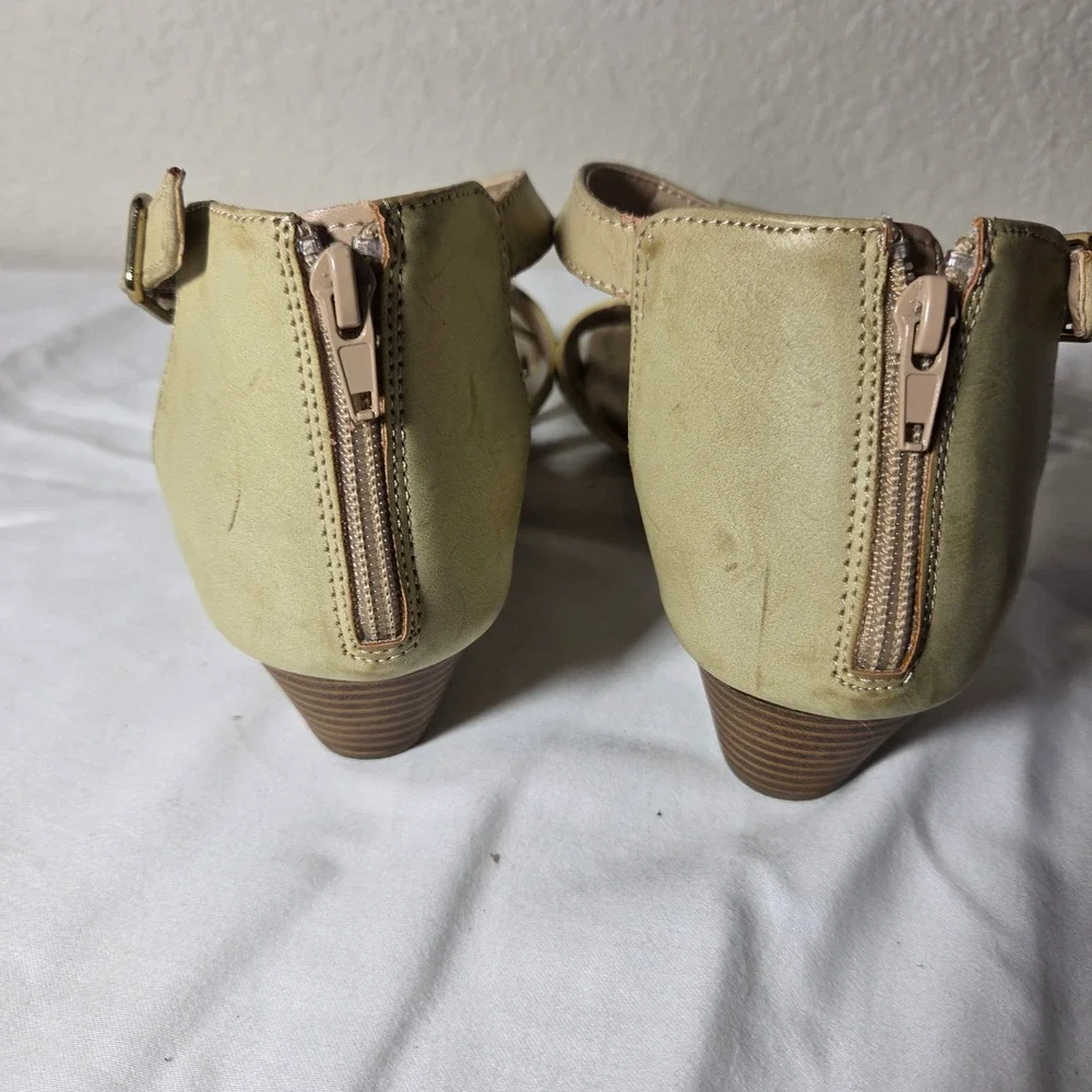 St Johns Bay Nixon Yellow Tan Strappy Wedge Sandals Womens 11M 106-0370